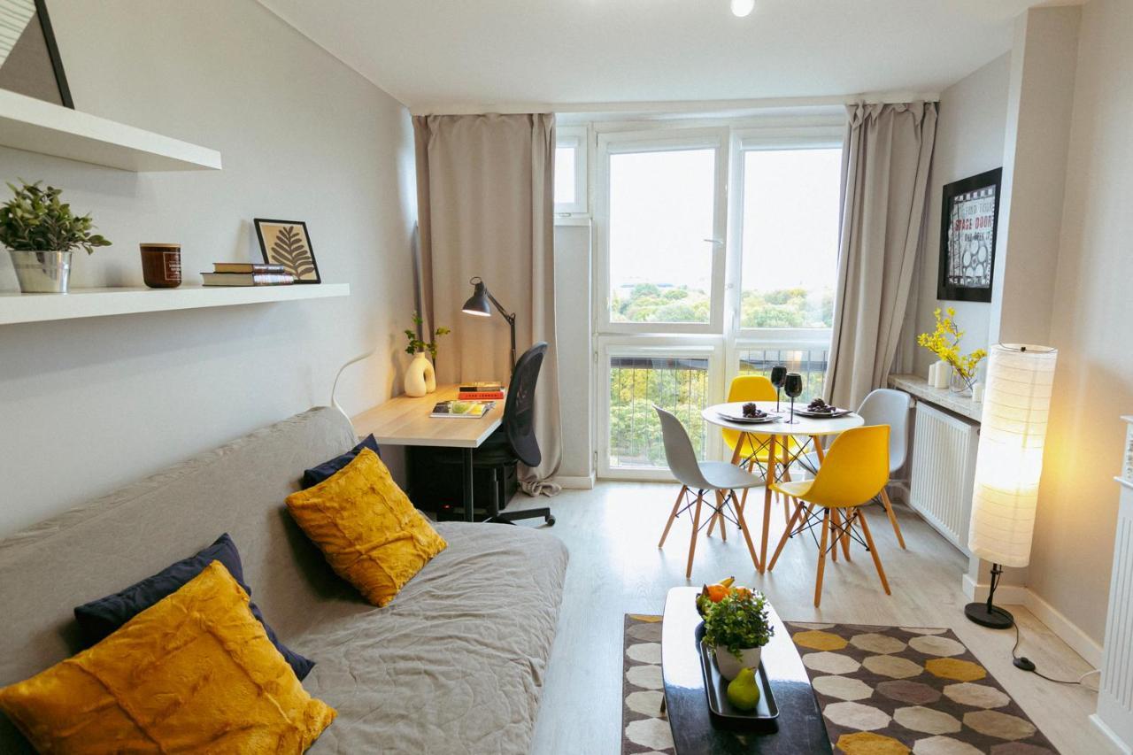Przechodnia 2 Yellow - Biurko Oraz Wygodny Fotel Do Pracy - Better Rental Warszawa Eksteriør bilde